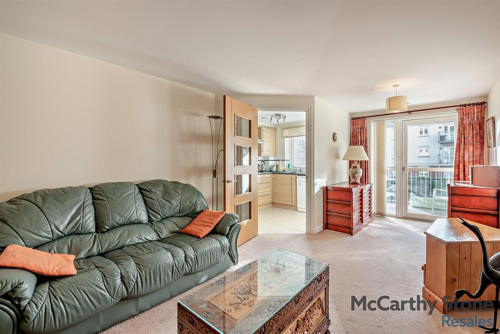 Property photo 3 of 22 8668941-Interior10-800.Jpg