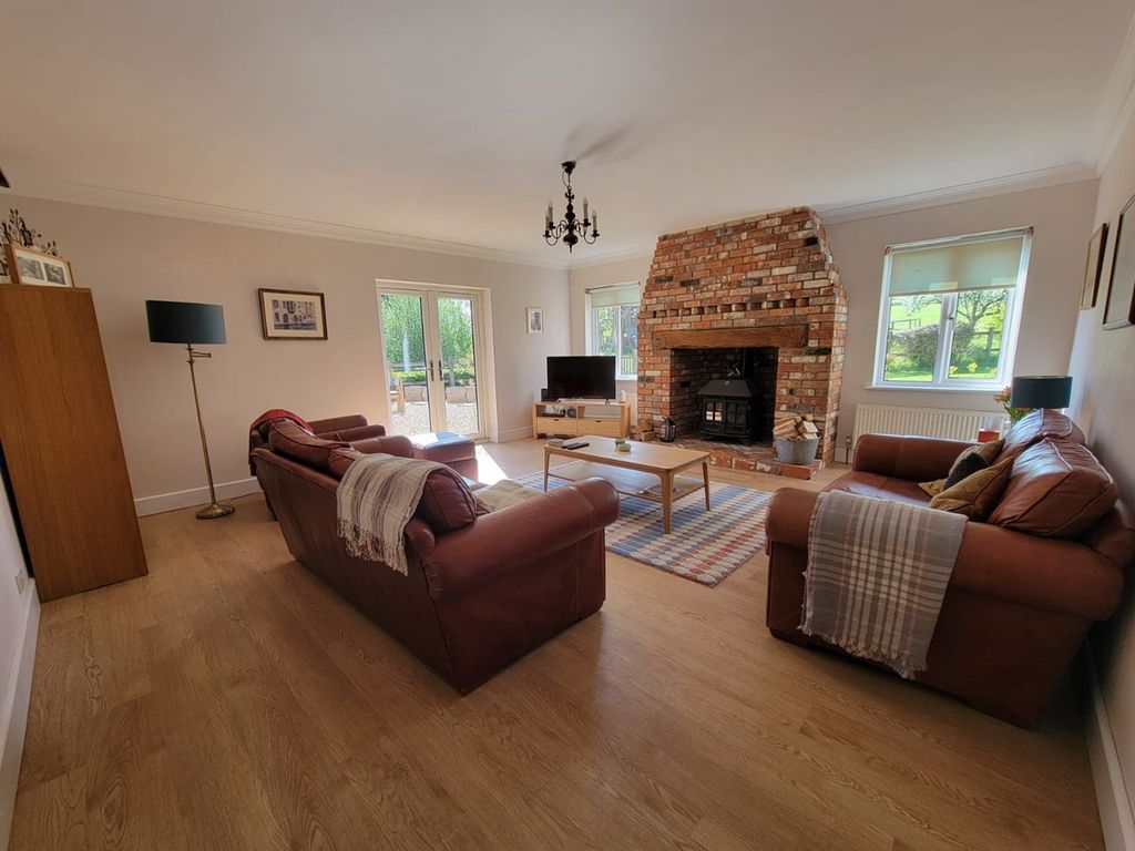 Property photo 2 of 23