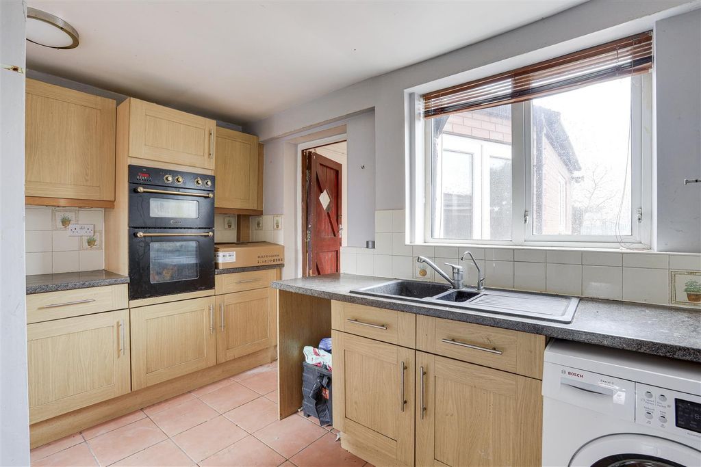 Property photo 3 of 8 63.Jpg