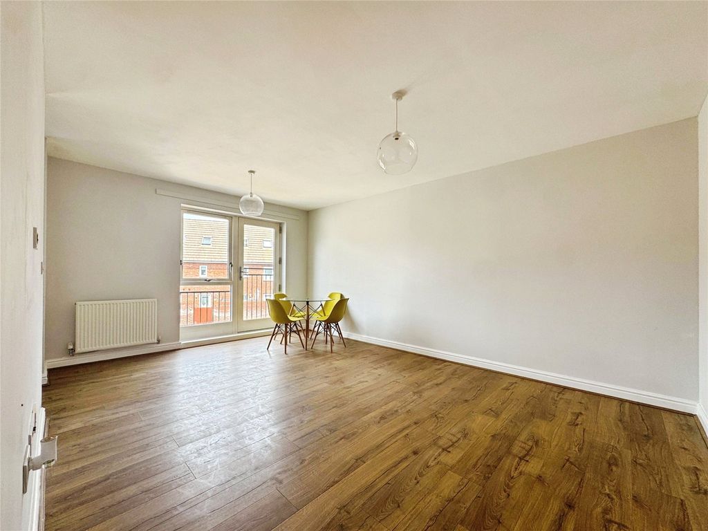 Property photo 3 of 12 Picture No. 02