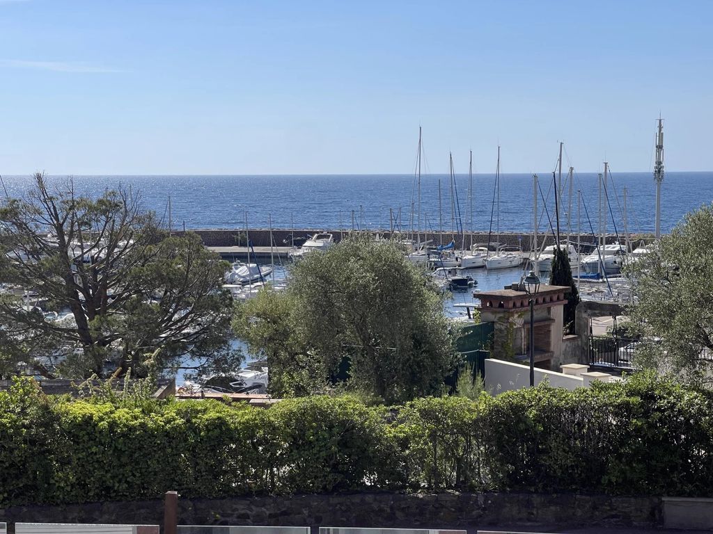 Property photo 1 of 17 3-Bedroom Apartment With Ocean View And Terrace 57 m²