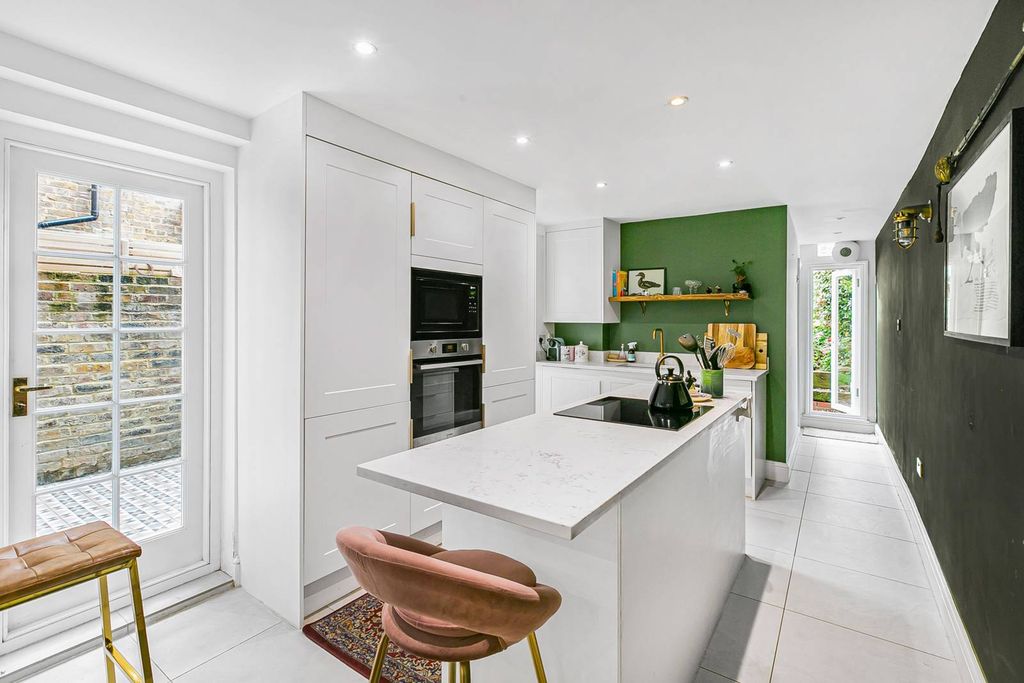 Property photo 2 of 17