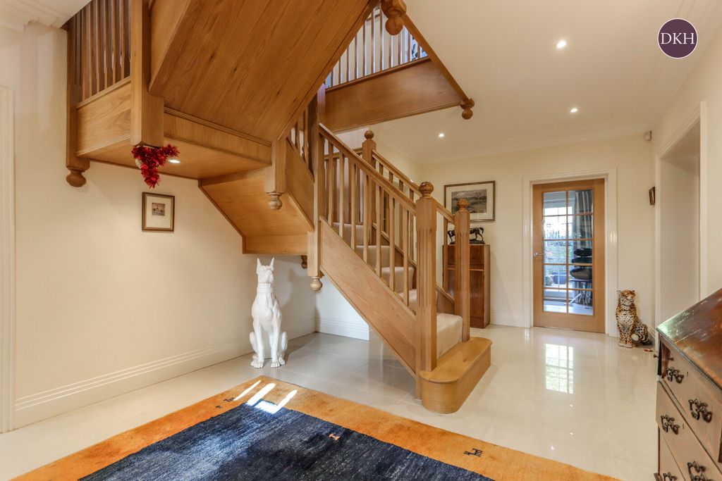 Property photo 2 of 32 Picture No. 27