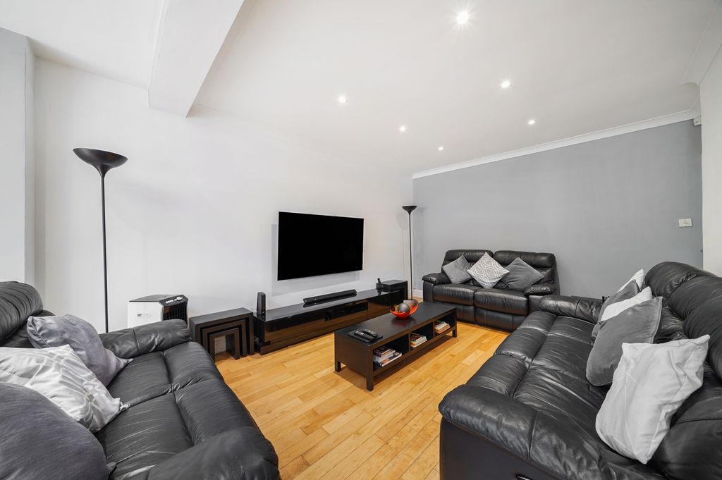 Property photo 2 of 16 Photo 2