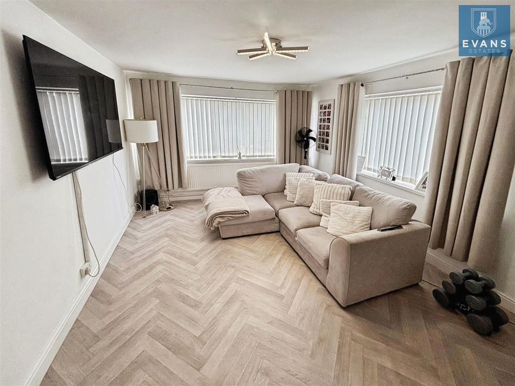 Property photo 2 of 10 Living Room