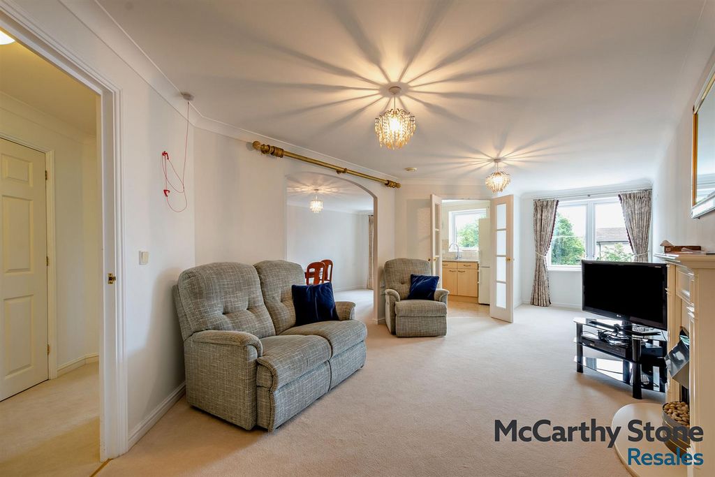 Property photo 1 of 29 8693761-Interior09-800.Jpg