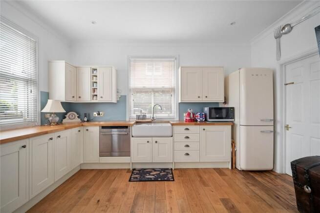 Property photo 3 of 14 Kitchen