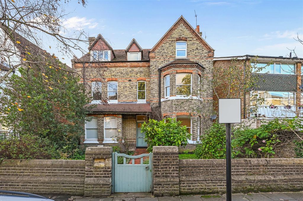 Property photo 2 of 11 Aston Rowe - Grange Park4.Jpg