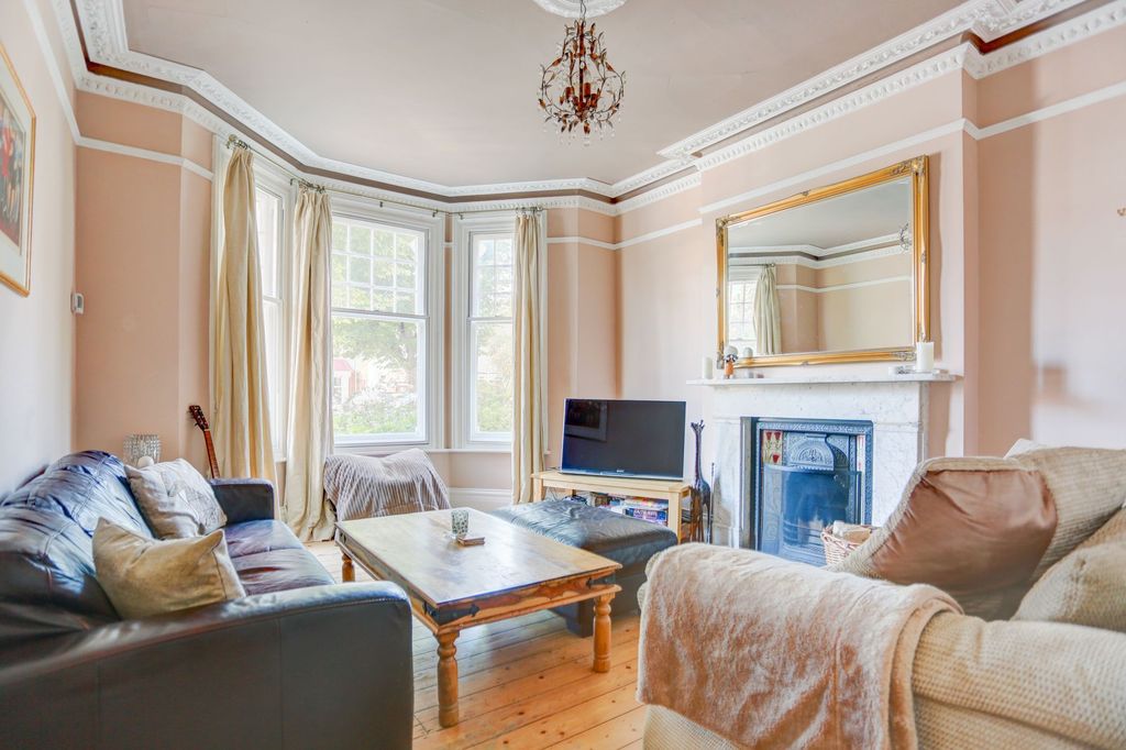 Property photo 3 of 20