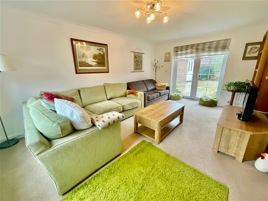 Property photo 3 of 13 Lounge