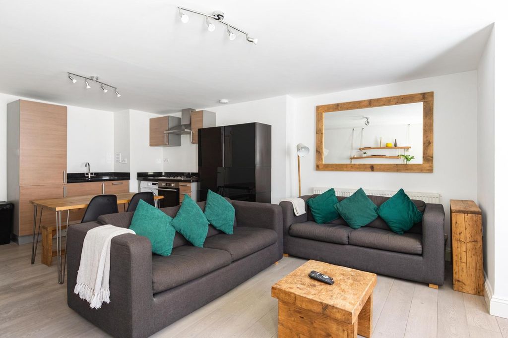 Property photo 2 of 8