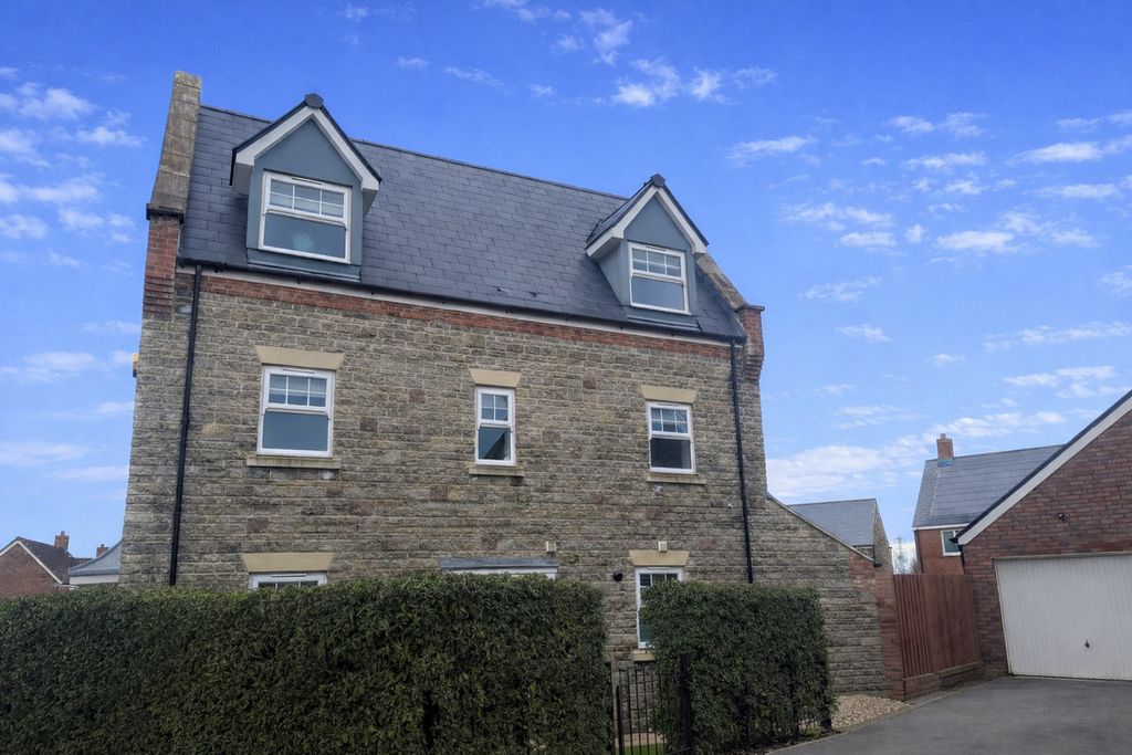 Property photo 1 of 24