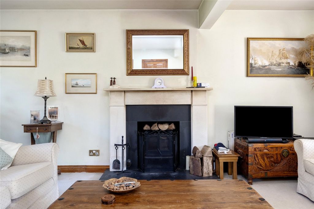 Property photo 3 of 16 Sitting Room