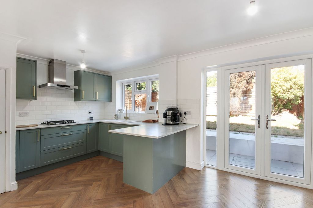 Property photo 3 of 21