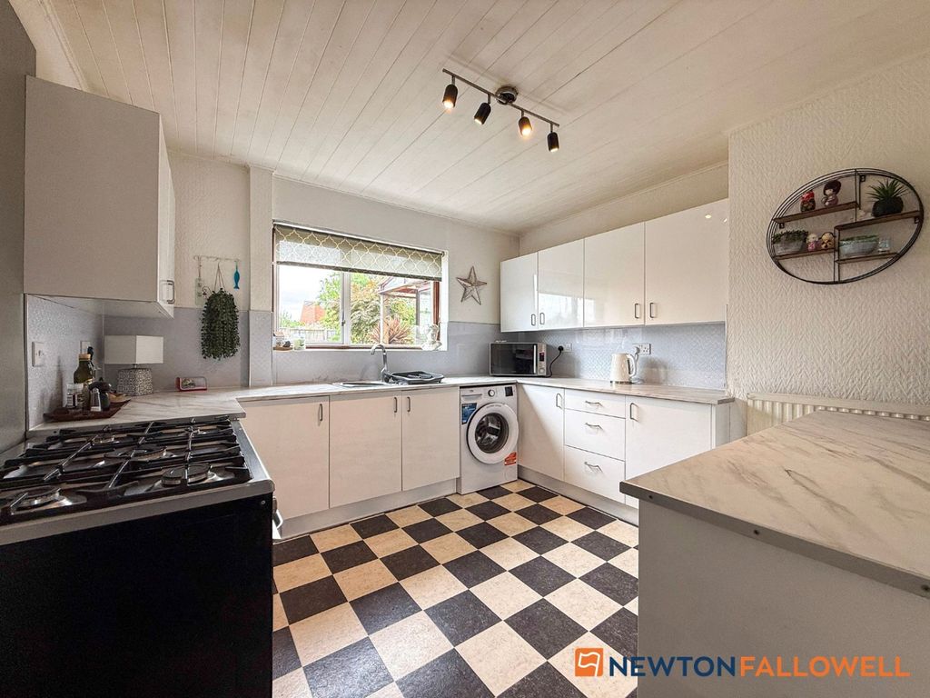 Property photo 2 of 18 Kitchen 1