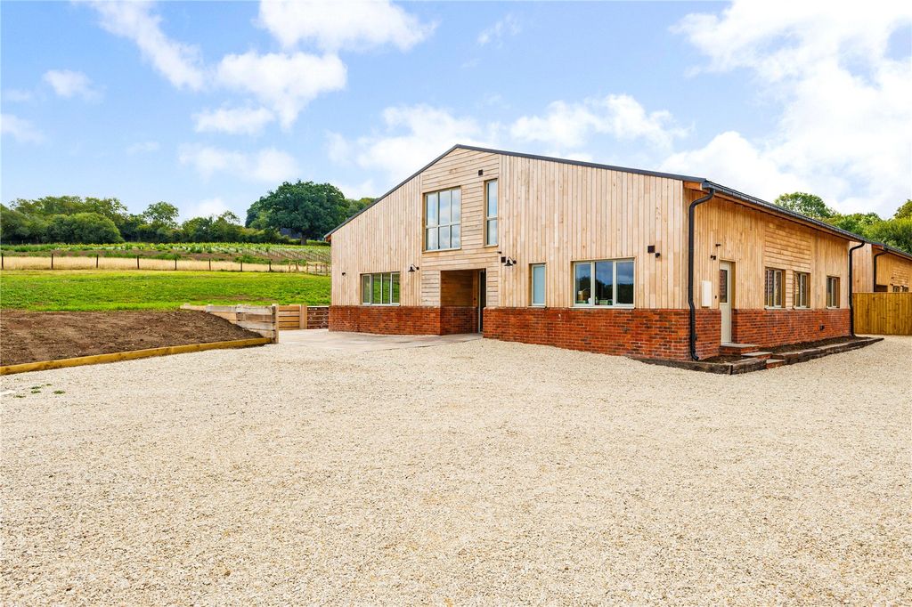 Property photo 2 of 21 Landscaped Gardens