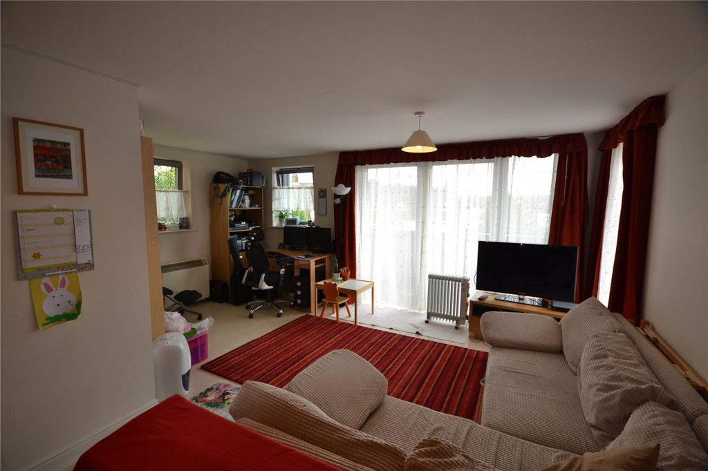 Property photo 2 of 7 Living Room