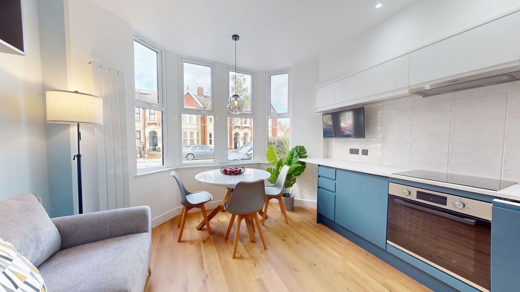 Property photo 3 of 8 7 Kimberley Road 5.Jpg