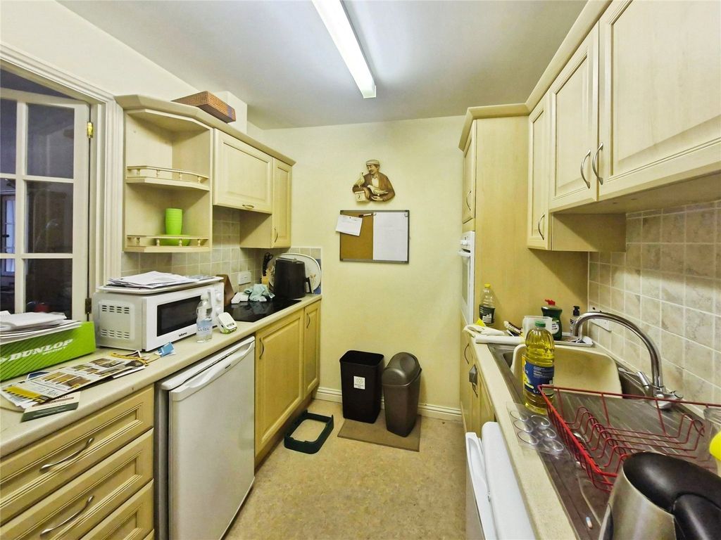 Property photo 2 of 11 Picture No. 16