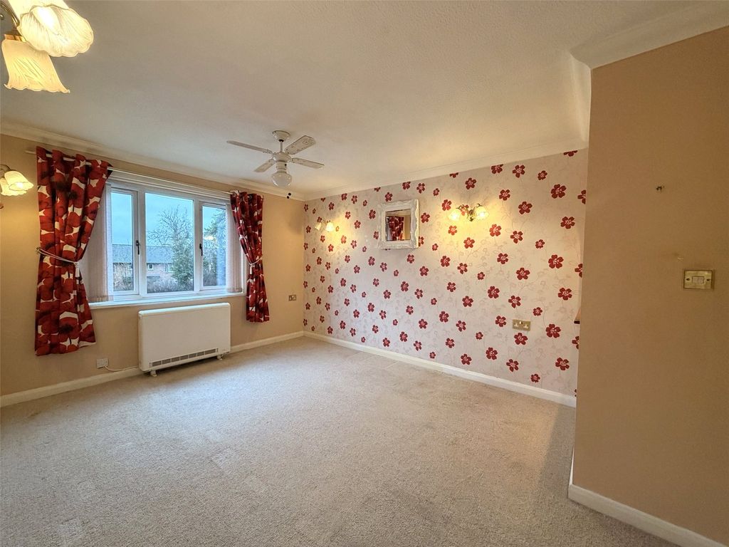 Property photo 2 of 26 Lounge