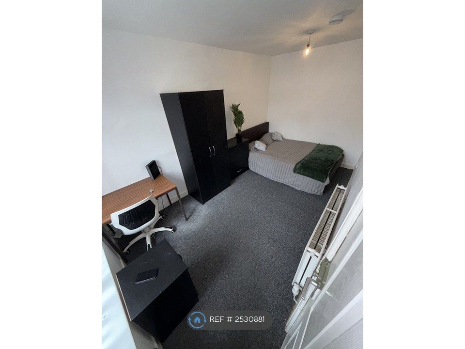 Property photo 3 of 10 Bedroom 2