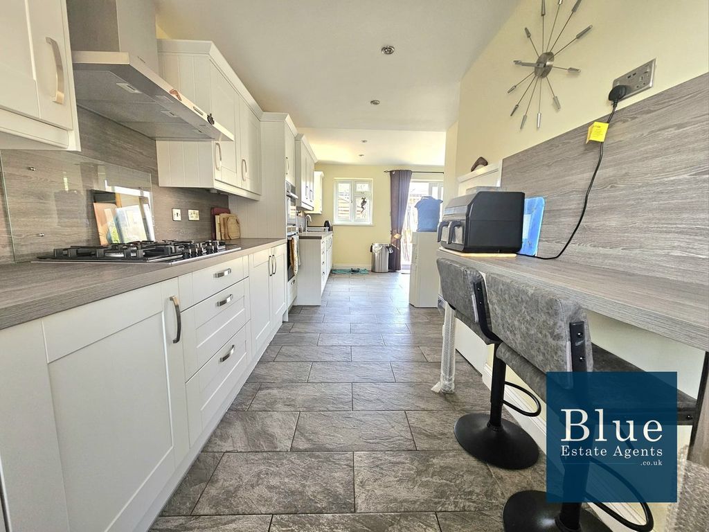 Property photo 3 of 29 Kitchen / Diner