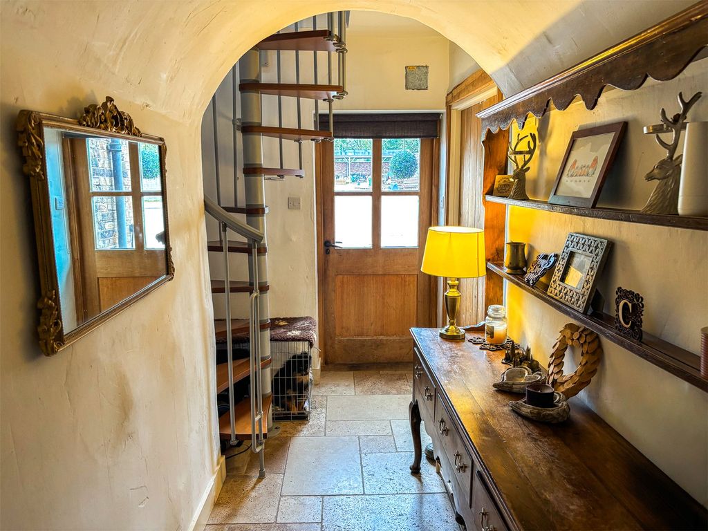 Property photo 2 of 13 Picture No. 14