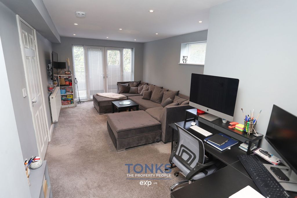 Property photo 2 of 40