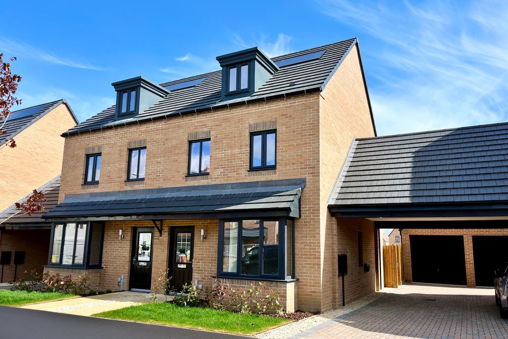 Property photo 1 of 10 The Kennett At Alconbury Weald