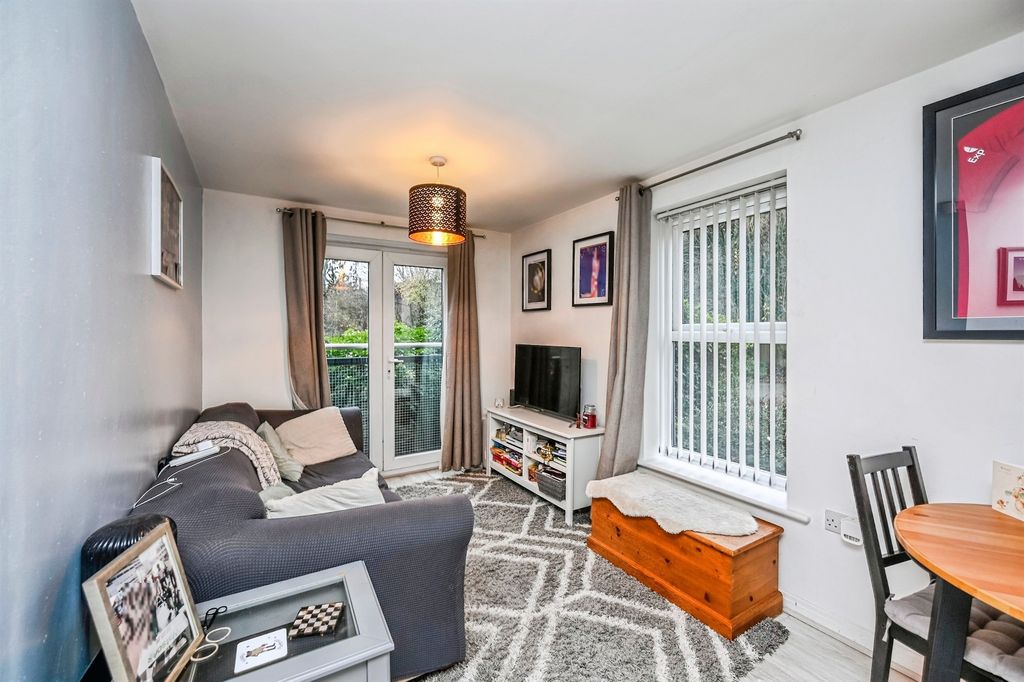 Property photo 2 of 8