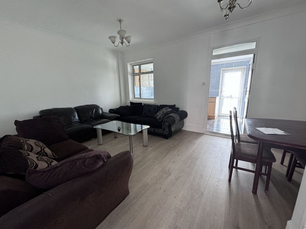 Property photo 3 of 10 Photo 9