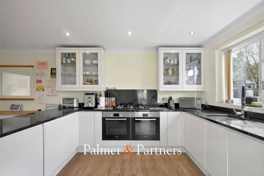 Property photo 3 of 23 Picture No. 32