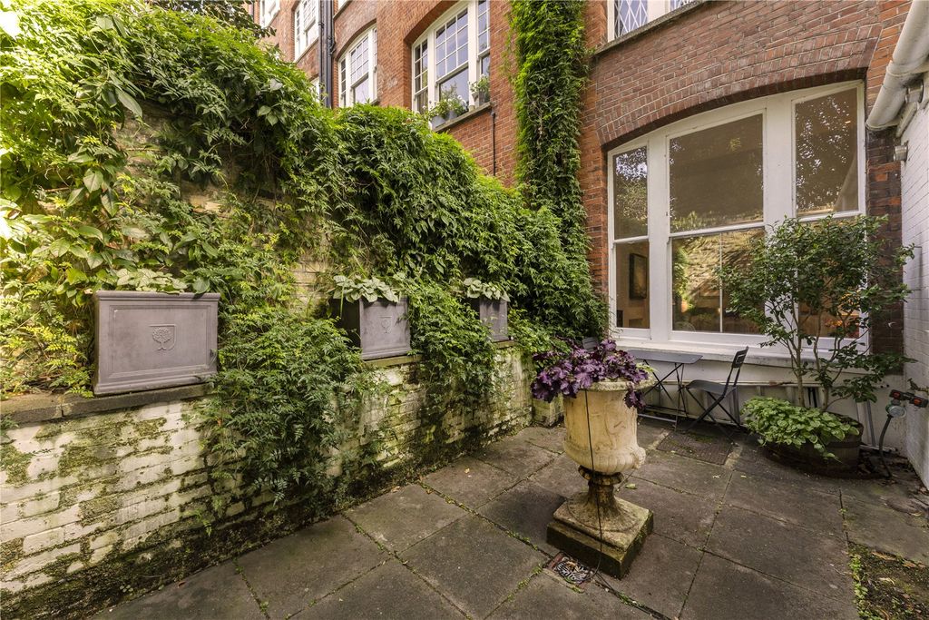 Property photo 3 of 14 Garden