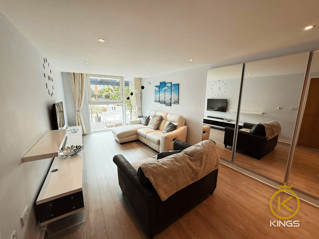 Property photo 3 of 11 N1 The Crescent