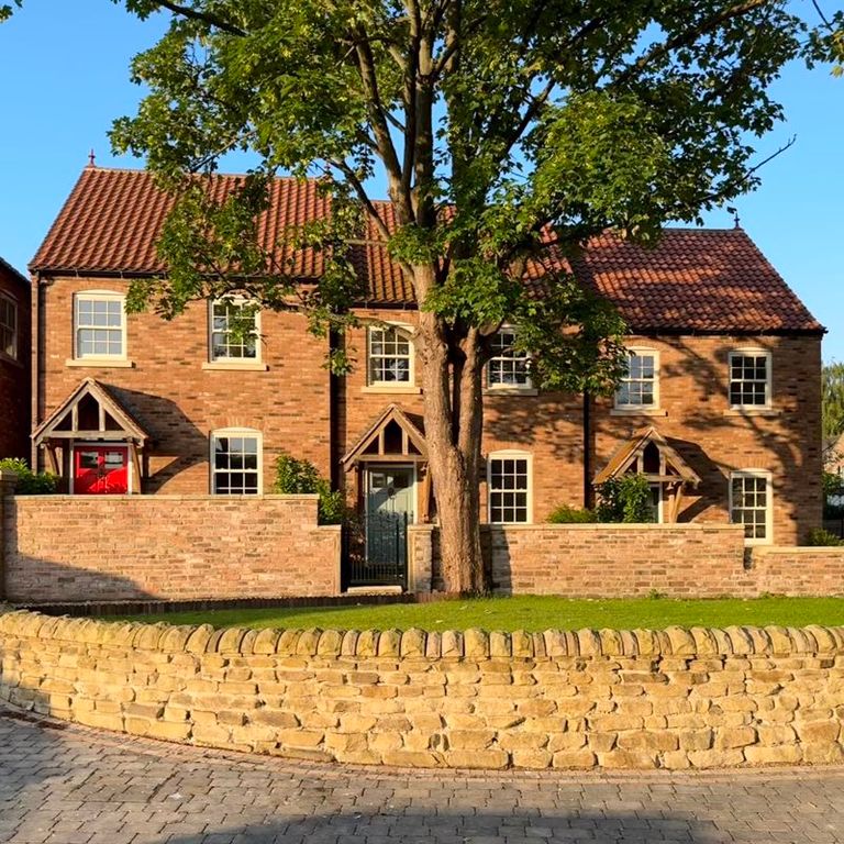 Property photo 1 of 19 Frontal