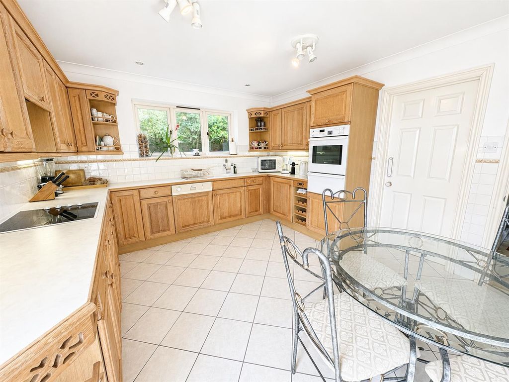 Property photo 2 of 17 49C7E5A2-0Ae8-43Ca-842C-Ebc797C14E66.Png