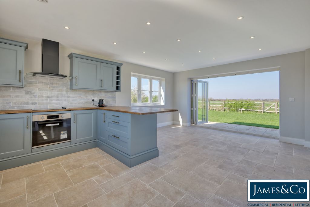Property photo 2 of 16 Millendk