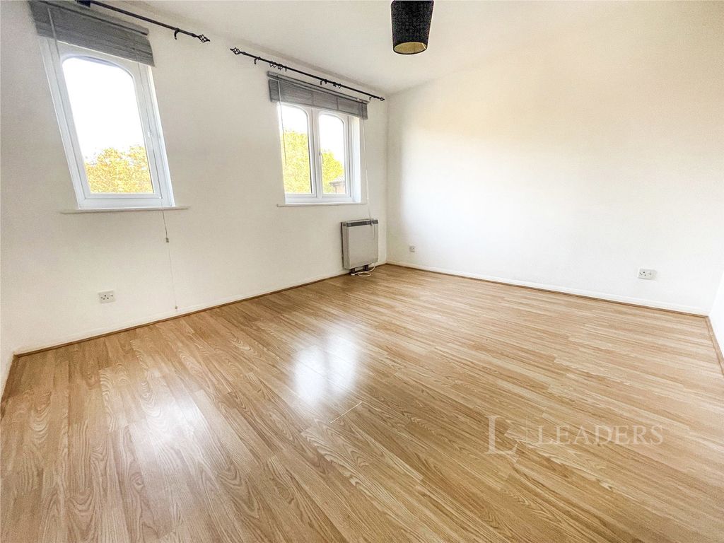 Property photo 3 of 7 Pbox-Img.Jpg