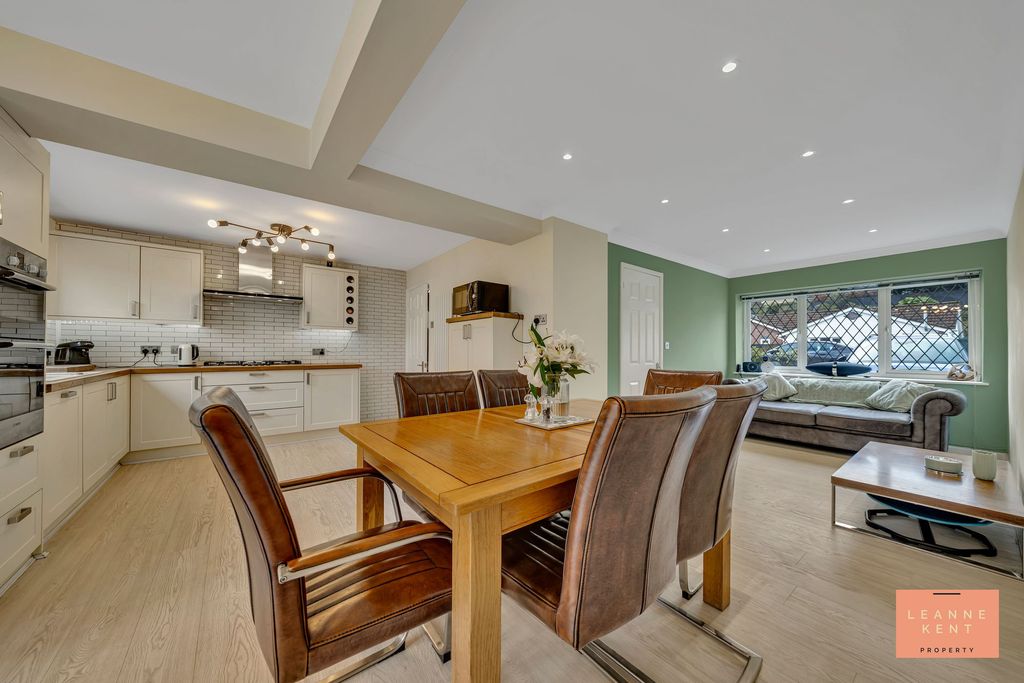 Property photo 3 of 42