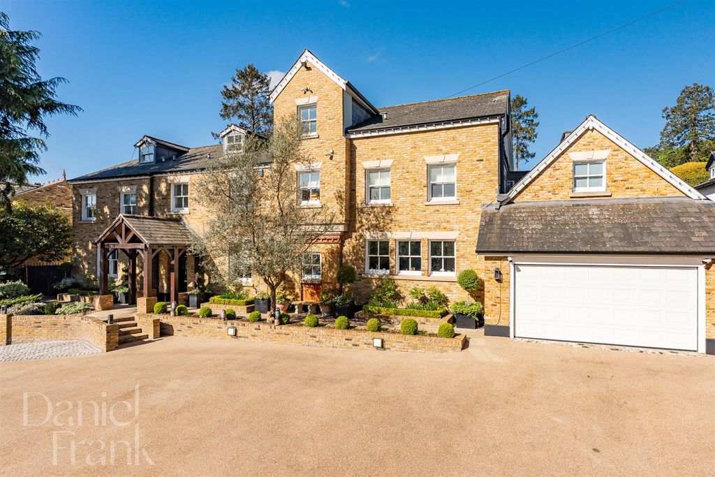 Property photo 2 of 36