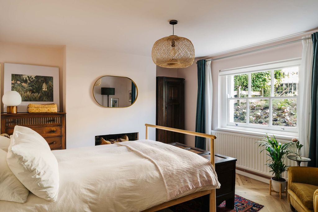 Property photo 3 of 13 Shrubland Road E8