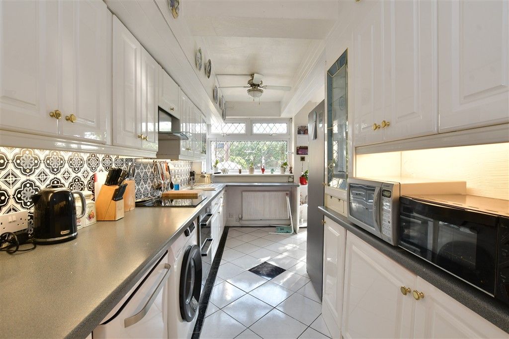 Property photo 1 of 13 Kitchen/Breakfast Area