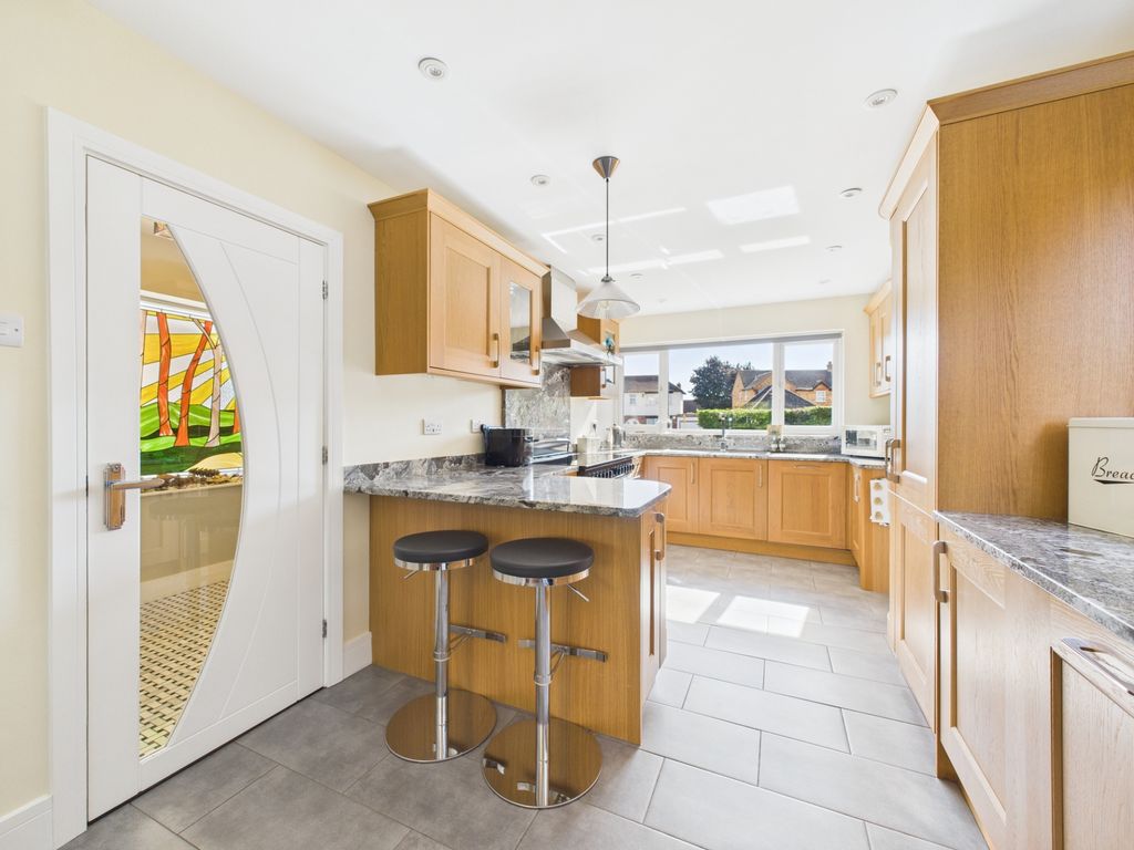 Property photo 3 of 19 Kitchen