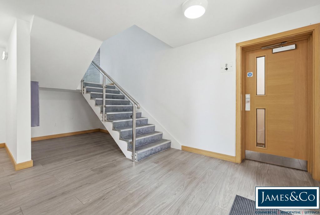Property photo 3 of 12 5Twyfordc