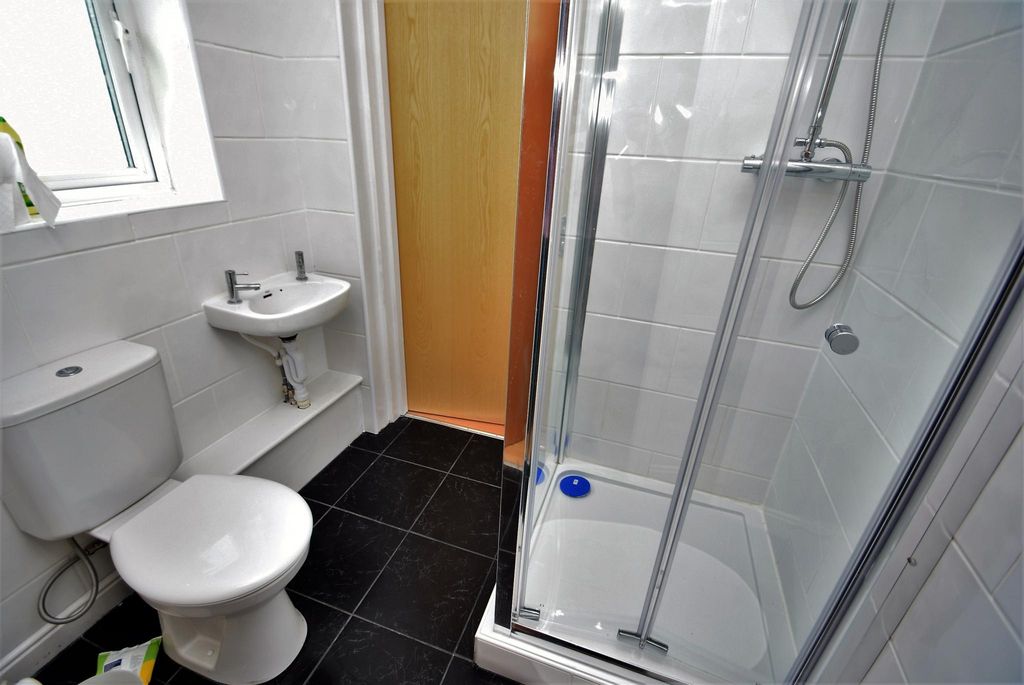 Property photo 3 of 13 Photograph 5