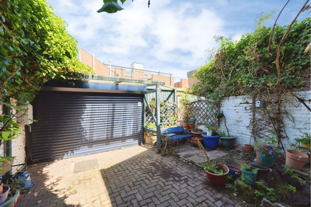 Property photo 3 of 25