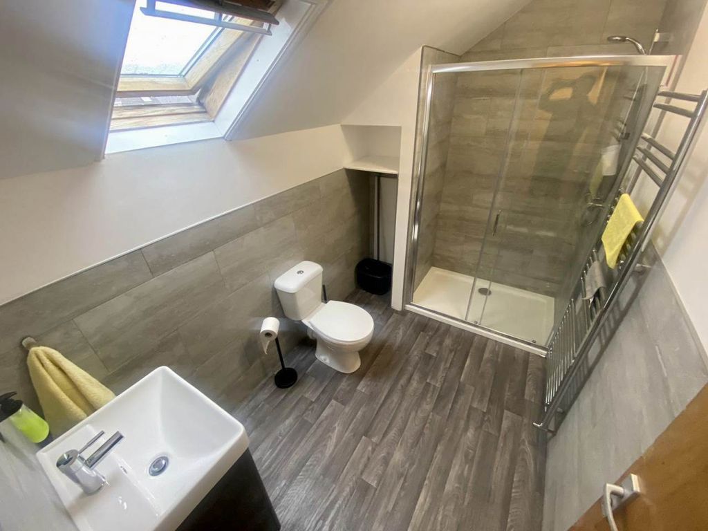 Property photo 1 of 16 Bathroom 2