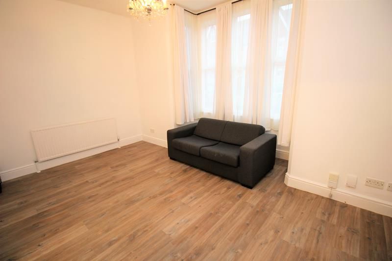Property photo 1 of 6 Lounge..