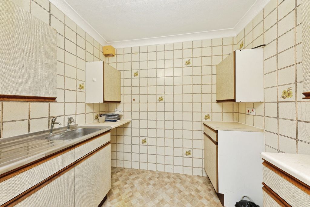 Property photo 3 of 14 Kitchen