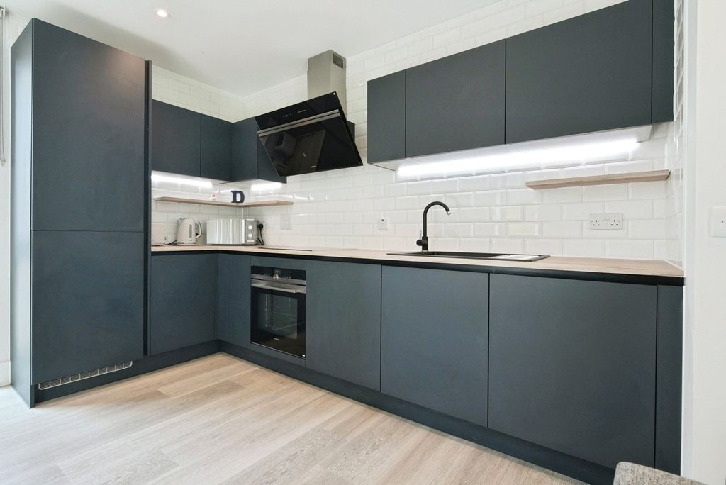 Property photo 2 of 20 Pbox-Img.Jpg
